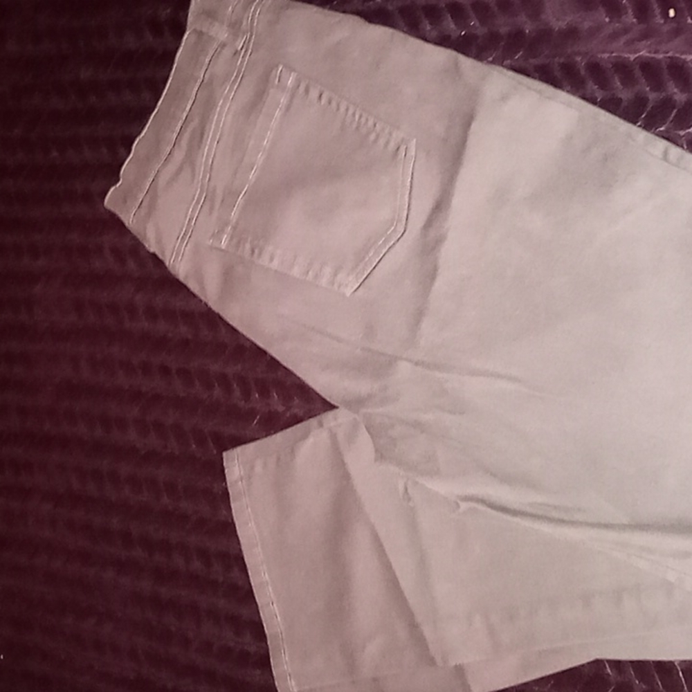 Gray, Gloria Vanderbilt, Amanda jeans, size 16 stretchy